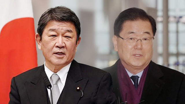  정의용 외교부장관(오른쪽)과 모테기 일본 외상. 정 장관 취임 후에도 두 사람은 아직 통화하지 않았다.  