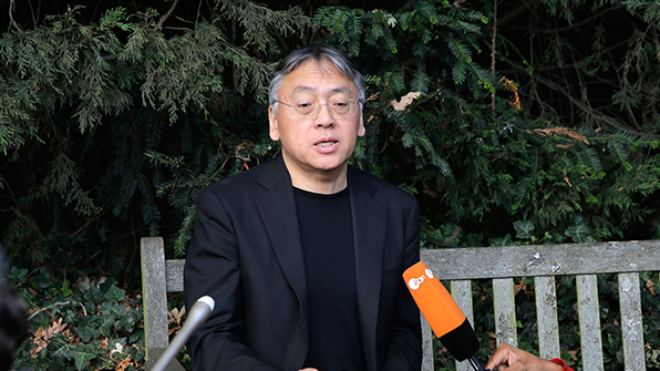 日, 노벨문학상 수상 ‘일본계 영국인’ 서훈 논란