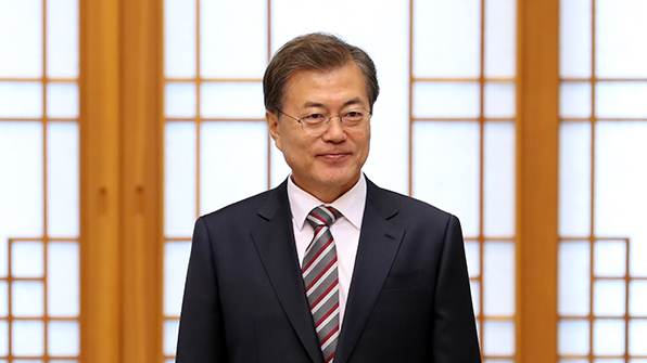 文대통령 “여야 협치 만들어 새로운 나라 만들 과제 풀어가자”