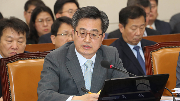 김동연 부총리 “조세부담률 가능하면 20% 안 넘기려 한다”
