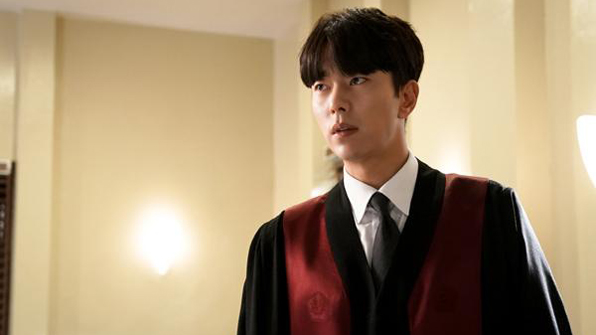 배우 윤현민, 검사 여진욱