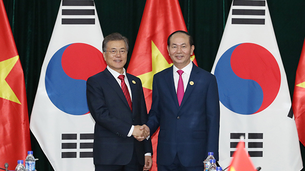 文대통령 “한국은 베트남에 마음의 빚 지고 있어”