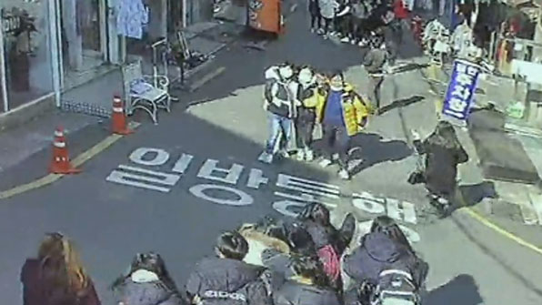 포항서 규모 5.4 지진…“여진 20여 차례 발생”