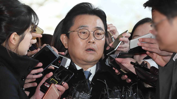전병헌 前 정무수석 검찰 출석…“불법에 관여한 바 없다”