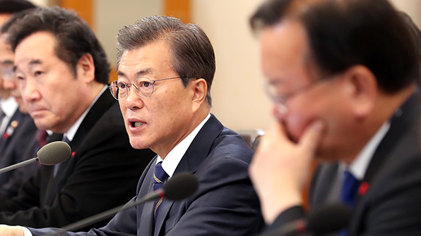 文대통령 “포항 수험생 힘내시길…취약시설 내진 보강 시급”