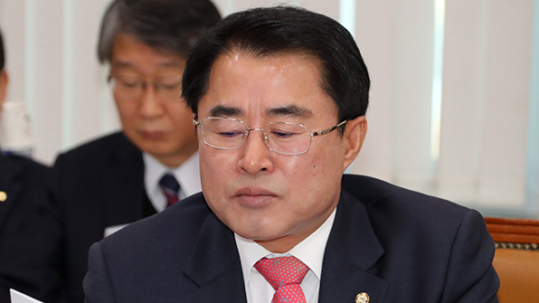 최경환 “특활비 뇌물 받은 적 없어…정권, 야당 우습게 알아”