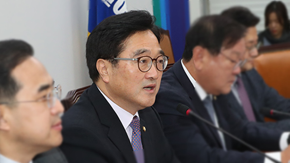與 “한국당, 5·18 특별법 ‘반대를 위한 반대’…무산시킨 뒤 출국”