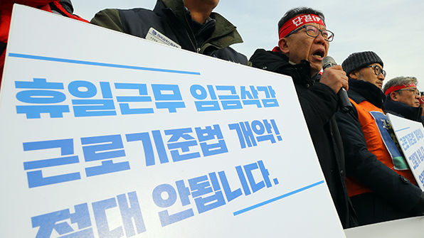 靑, ‘근로시간 단축법’ 진통에 “어떤 형태든 출발이 중요”