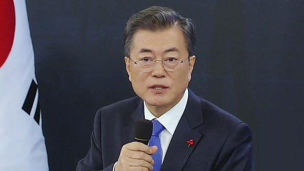 문 대통령 “위안부 할머니들, ‘일본 돈으로 치유’ 받아들일 수 없어”