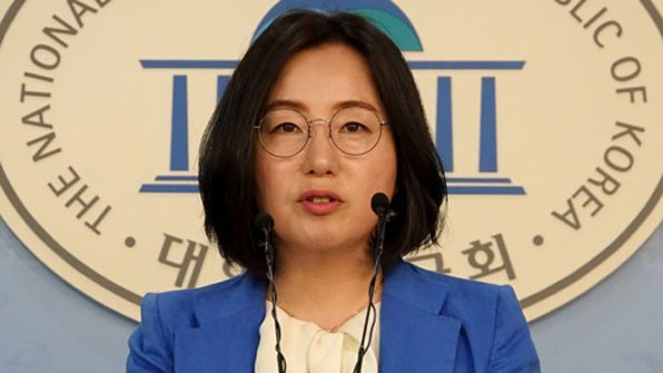 與 “북한 선수단 규모 논의 시급…내일 회담 성과 기대”
