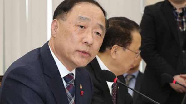 홍남기 “가상통화 거래소 약관조사 끝내고 조만간 조치”