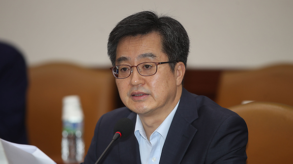 김동연 경제부총리 “일자리 안정자금은 고육지책…최저임금 반드시 연착륙”