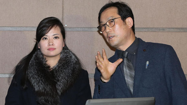 현송월 “조명은 어디? 음악 틀어달라”…국립극장 꼼꼼 체크