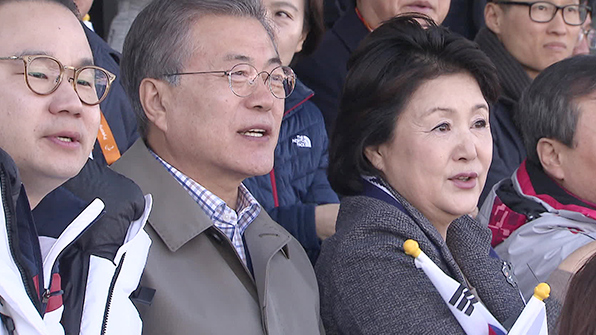 文 대통령 패럴림픽 참가 北 선수단 만나 격려