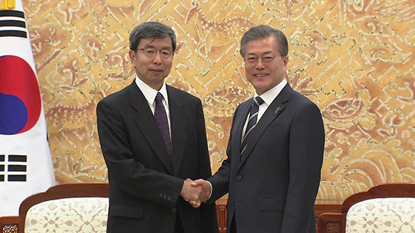 文대통령 ADB총재 접견…“아시아 번영위해 신남·북방정책 추진”
