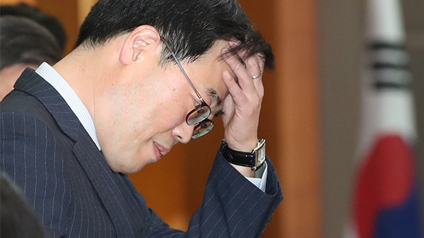 청와대 “오전 중 김기식 사표수리…인사기준 검토할 것”