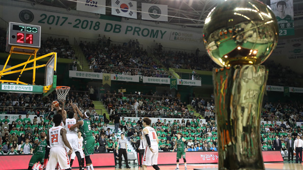 18년만 정상 SK vs 16년만 역전 우승 DB…18일 6차전