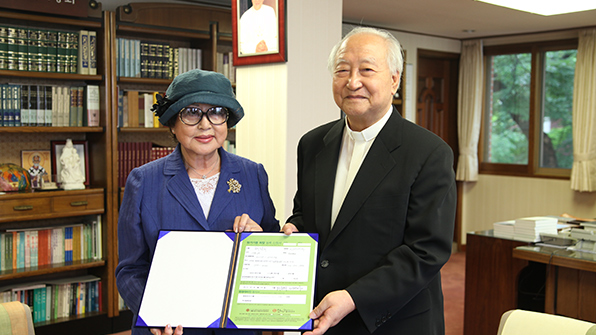 염수정 추기경, 배우 최은희 별세에 애도 메시지