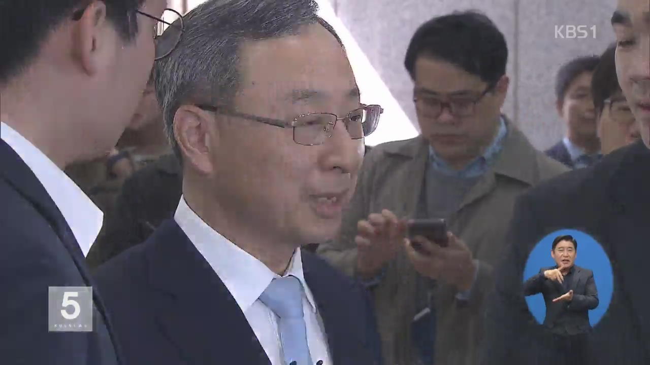 ‘국회의원 불법 후원 관여’ 황창규 KT 회장 경찰 소환