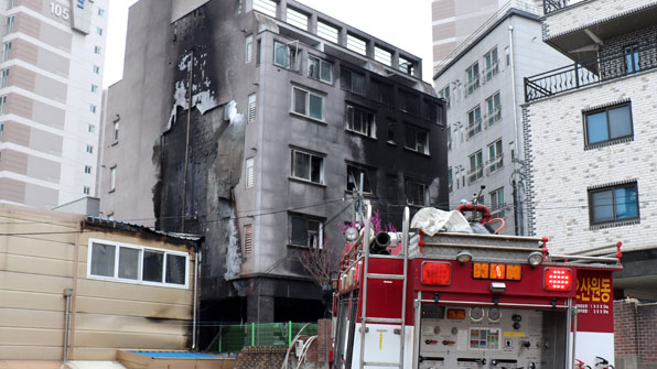 경기 오산 5층 원룸건물서 불…18명 부상
