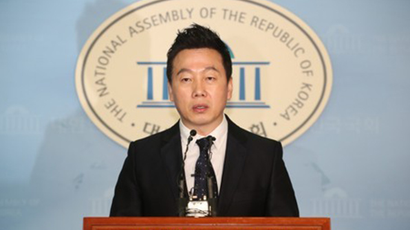 ‘성추행 의혹’ 정봉주, ‘명예훼손’ 피고소인 신분 경찰 조사