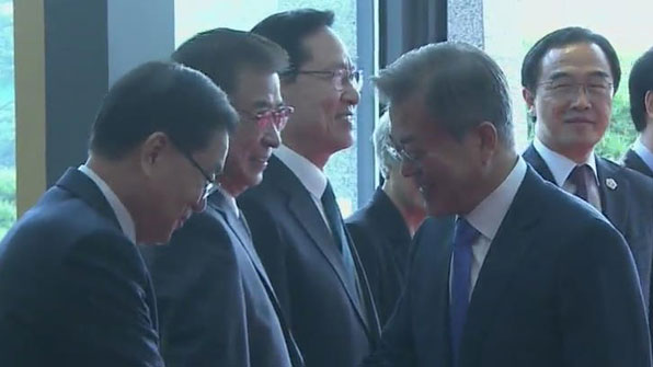 문 대통령, 판문점 도착…오전 9시30분께 김정은과 첫 만남