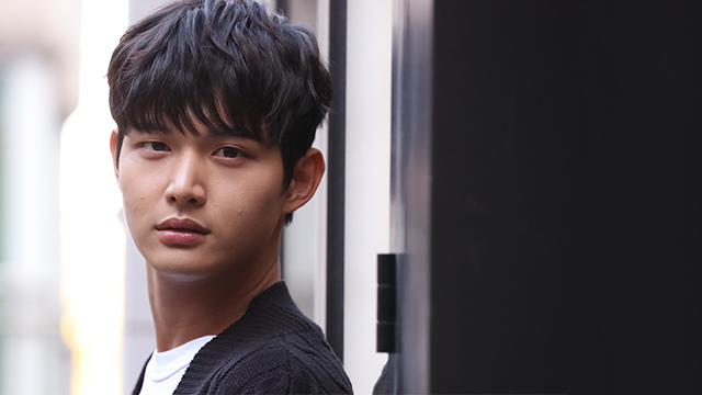 유명 MC 겸 배우, 동료 성추행 뒤 흉기로 위협해 입건