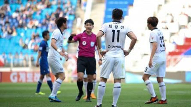 한희훈, 반칙+욕설로 4경기 출장정지…세징야는 퇴장 징계 취소
