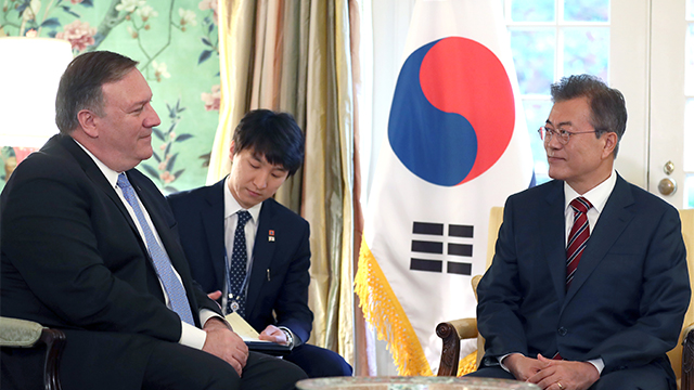 文 대통령, 폼페이오 접견…오후 NSC 전체회의 주재
