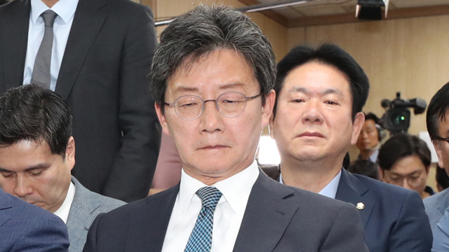 유승민 대표 사퇴…안철수 “당분간 성찰의 시간”