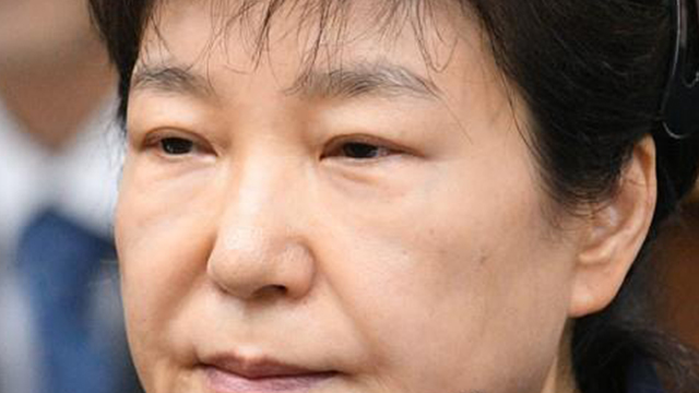 검찰, 박근혜 ‘국정원 특활비·공천개입’ 징역 15년 구형