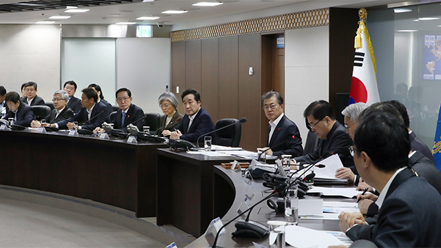 文 대통령 “대화 지속시 한미 연합훈련 신중히 검토”