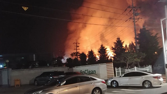 충남 보령 포장지 제조 공장서 불…잔불 진화 중