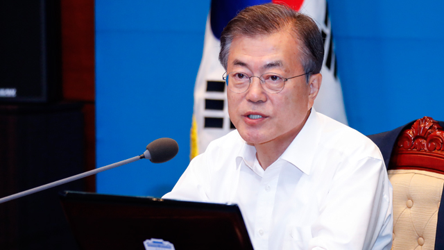 文대통령 “지방 선거로 지역주의, 색깔론 정치 끝내…자만, 안주 말아야”