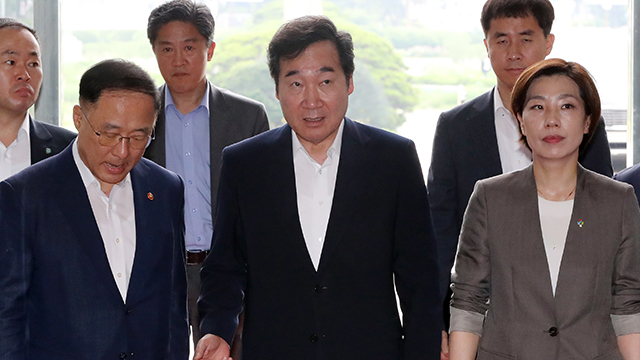 이 총리 “근로시간 단축 6개월 계도 검토할 가치 있어”