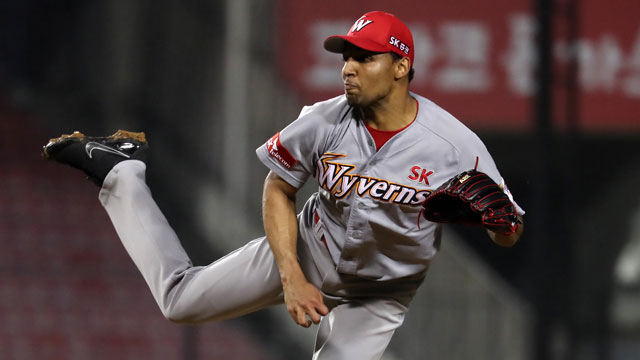 SK 산체스, KIA전 ⅓이닝 10실점…한 이닝 최다실점 타이