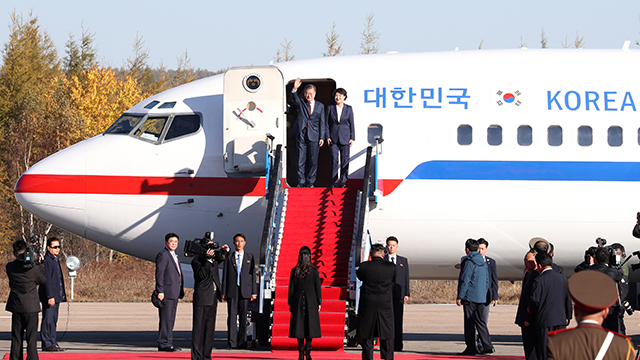 靑 “문 대통령 서울로 출발…김 위원장 송이버섯 2톤 선물 보내”