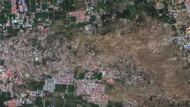 [영상] ‘땅이 마을 삼키는 끔찍한 순간’…인니 지진 위성영상 공개