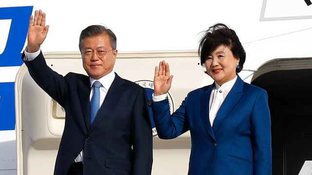 文 대통령 파리 도착…프랑스 국빈 방문 일정 시작