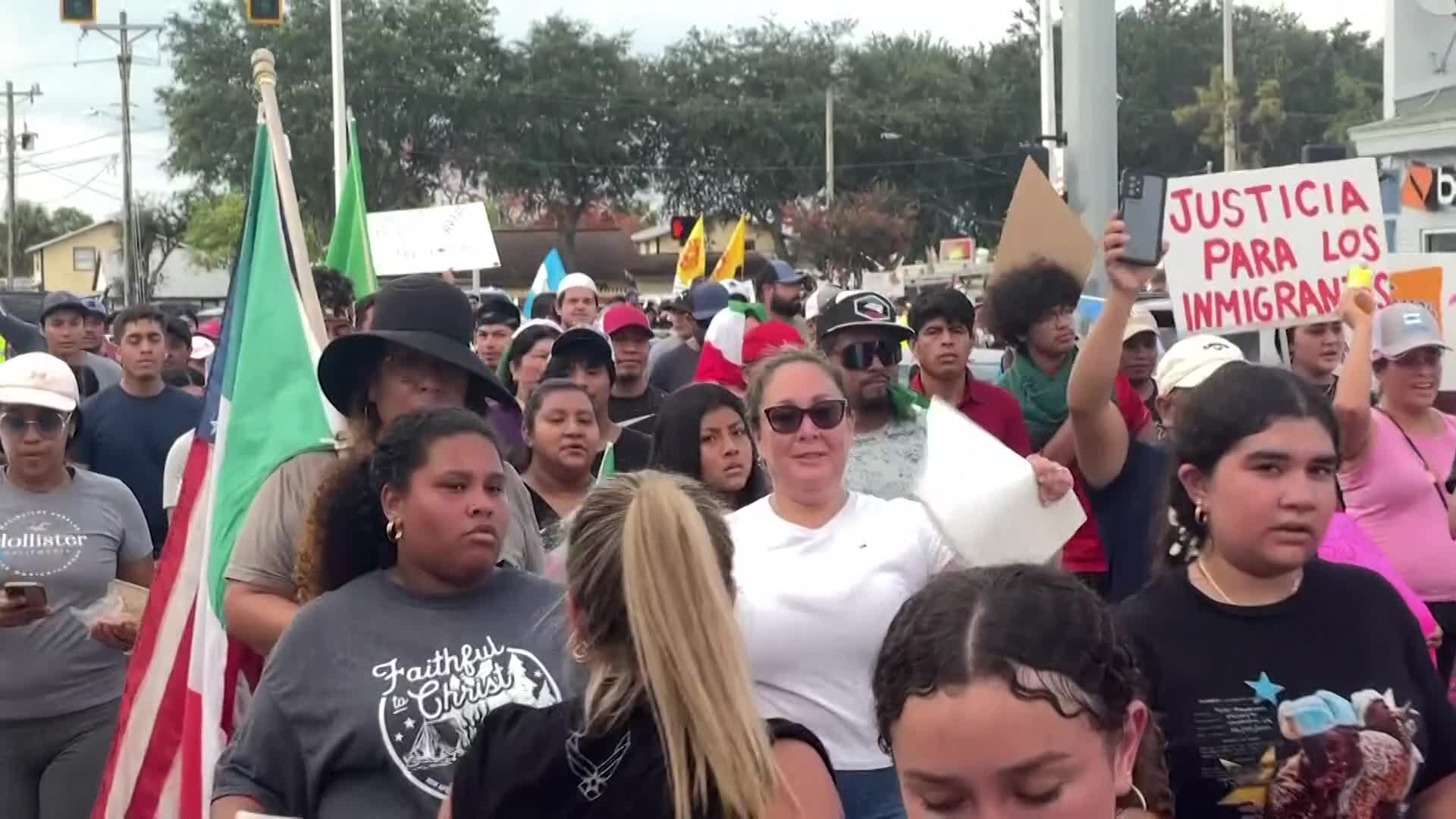  지난 3일, 플로리다주 이모칼리에서 일어난 이민법 관련 시위 (촬영=AP)