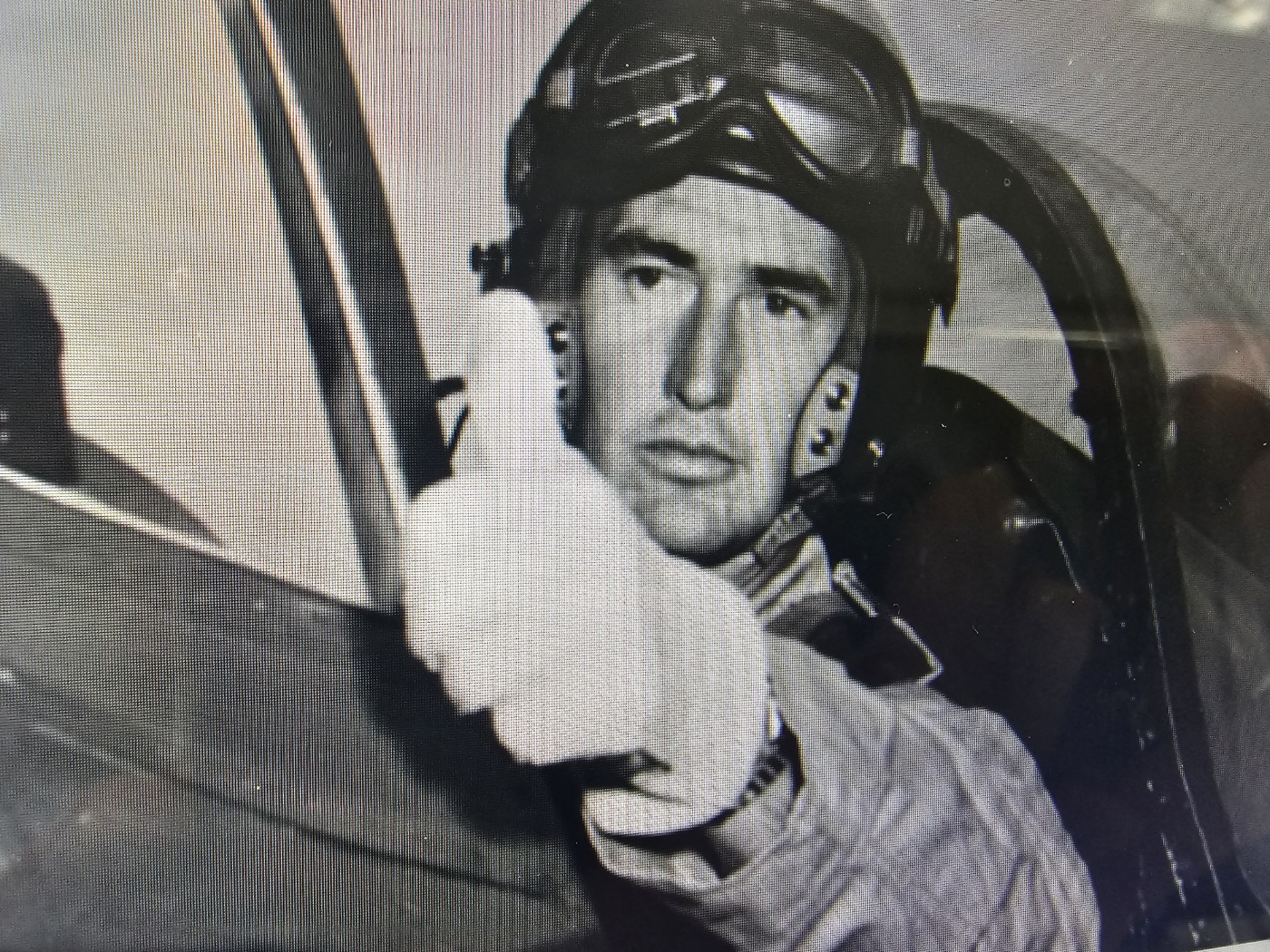 4할 타자 테드 윌리엄스는 1952년과 1953년 메이저리그를 떠나 교관이 아닌 해병대 전투기 조종사로 한국전에 참전해 총 39번의 전투 임무를 수행했다.