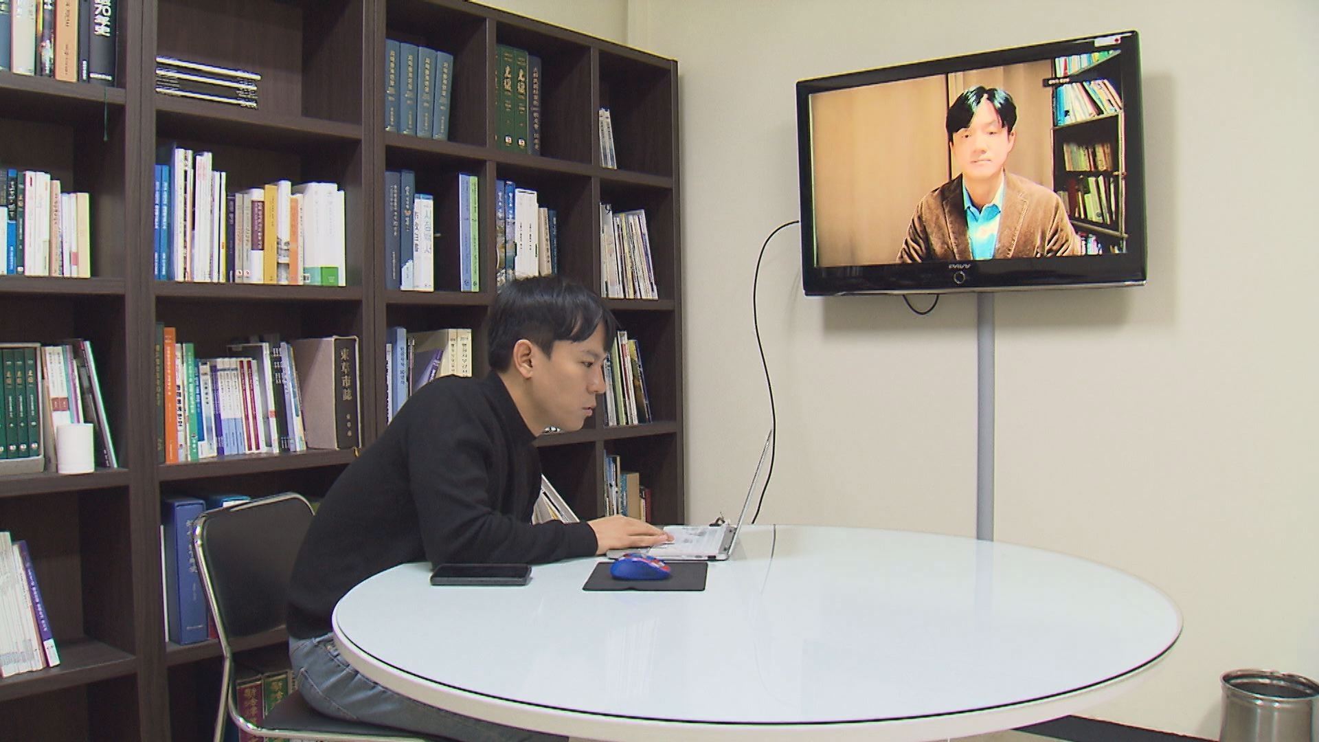 유태정 극동대학교 교수가 KBS 취재진과 인터뷰를 하고 있다. (촬영기자 : 최진호)