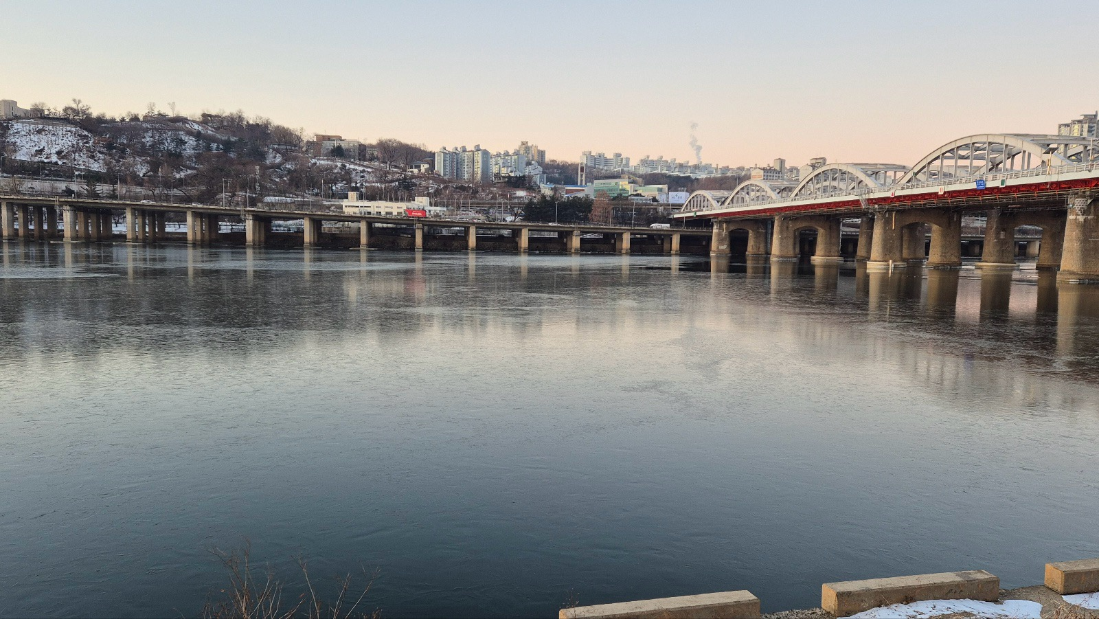 이번 겨울 한강 첫 결빙, <br>평년보다 ‘한 달’ 늦었다 