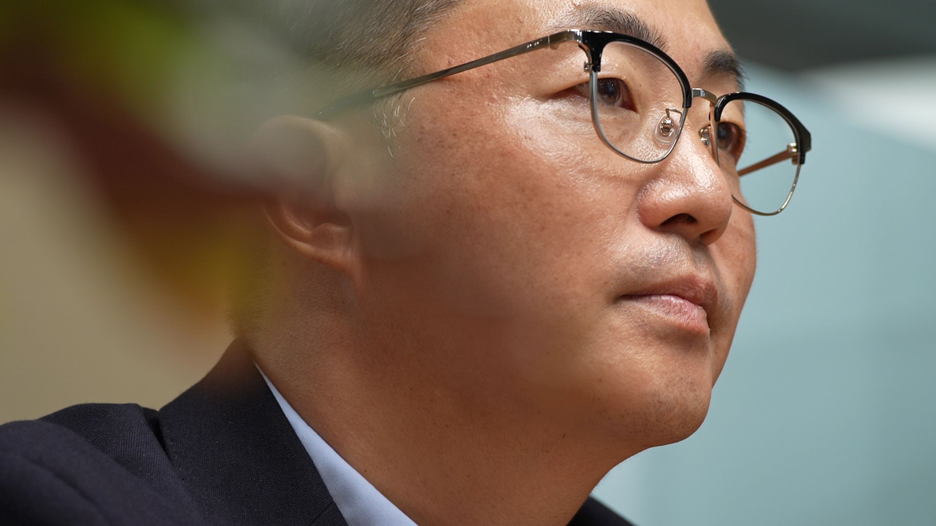 김예성 씨가 어제(11일) 베트남 호찌민 사무실에서 ‘집사 게이트 의혹’과 관련해 KBS와 인터뷰하고 있다.
