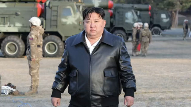 김정은 ‘초대형방사포’ 사격 훈련지도… 통일부 “전술핵 사용 가능성 암시”