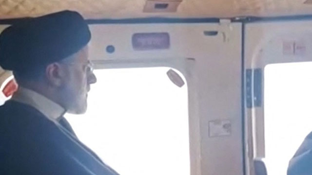 [속보] “라이시 이란 대통령 사망 추정…헬기 전소”