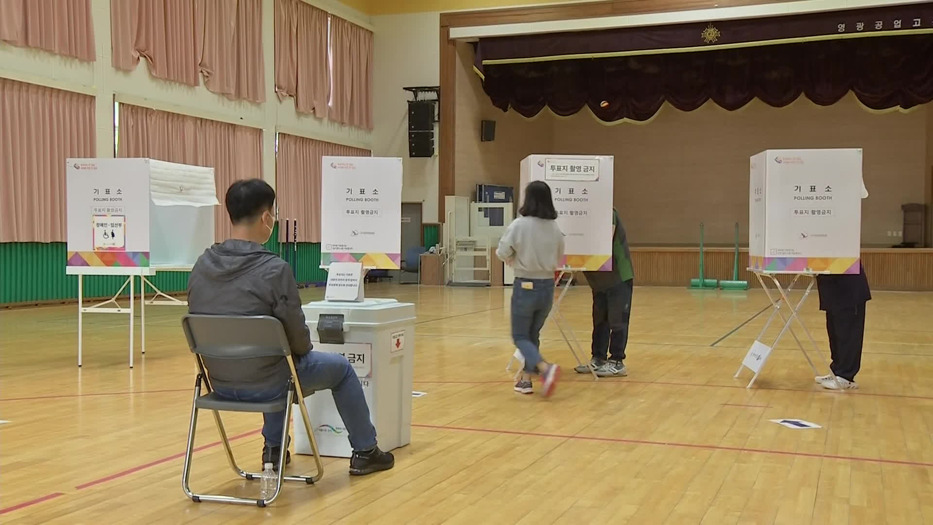 재보선 투표 순조롭게 진행…‘여당 배제’ 상설특검안 오후 상정