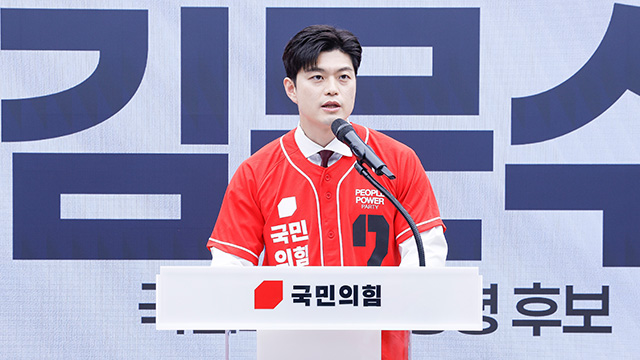[속보] 김용태 “윤석열 전 대통령에 정중하게 탈당 <br>권고드린다”