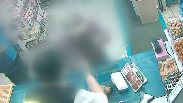 인천 아파트 단지서 흉기 휘두른 60대 체포…<br>3명 부상