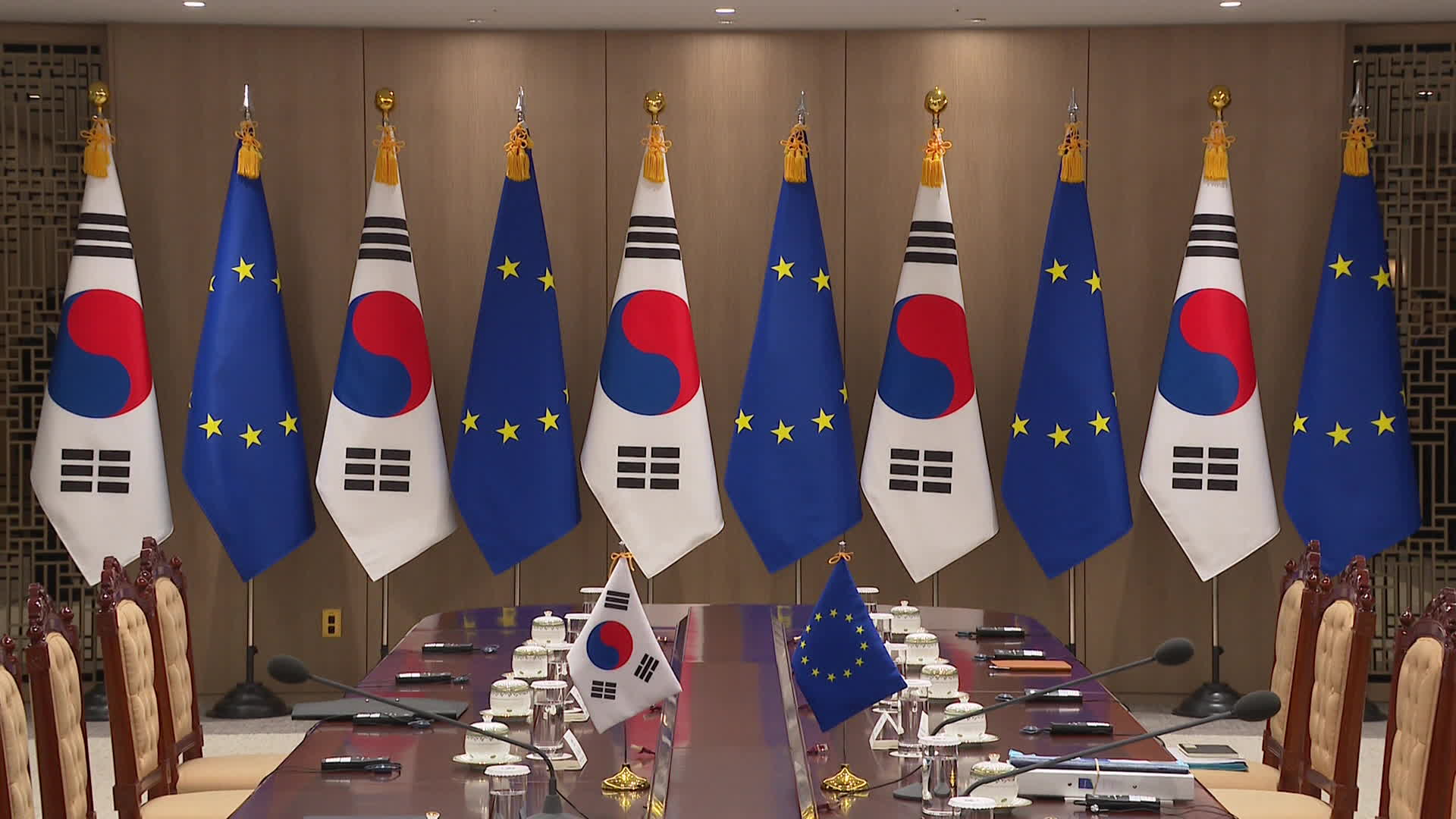 EU “전략적 파트너십 심화”…나토, 정상회의 초청 시사